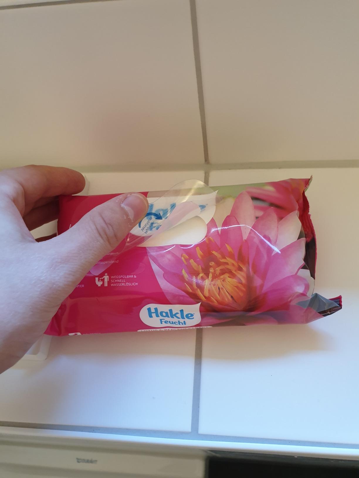 Hakle Feucht Lotus & Perlenextrakt feuchtes Toilettenpapier 12 Packungen