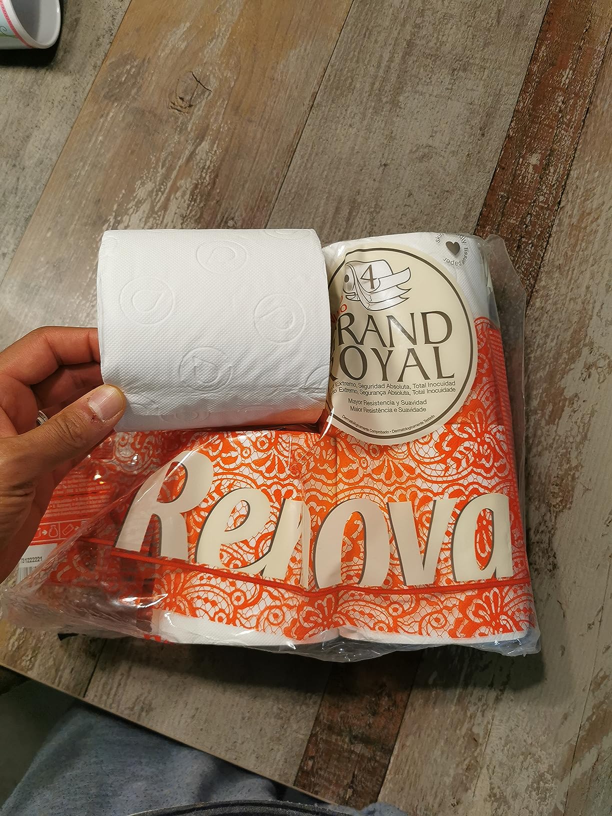 Renova Toilet Paper 200105437 Renova Grand Royal 4-lagig Toilettenpapier 6 Rollen