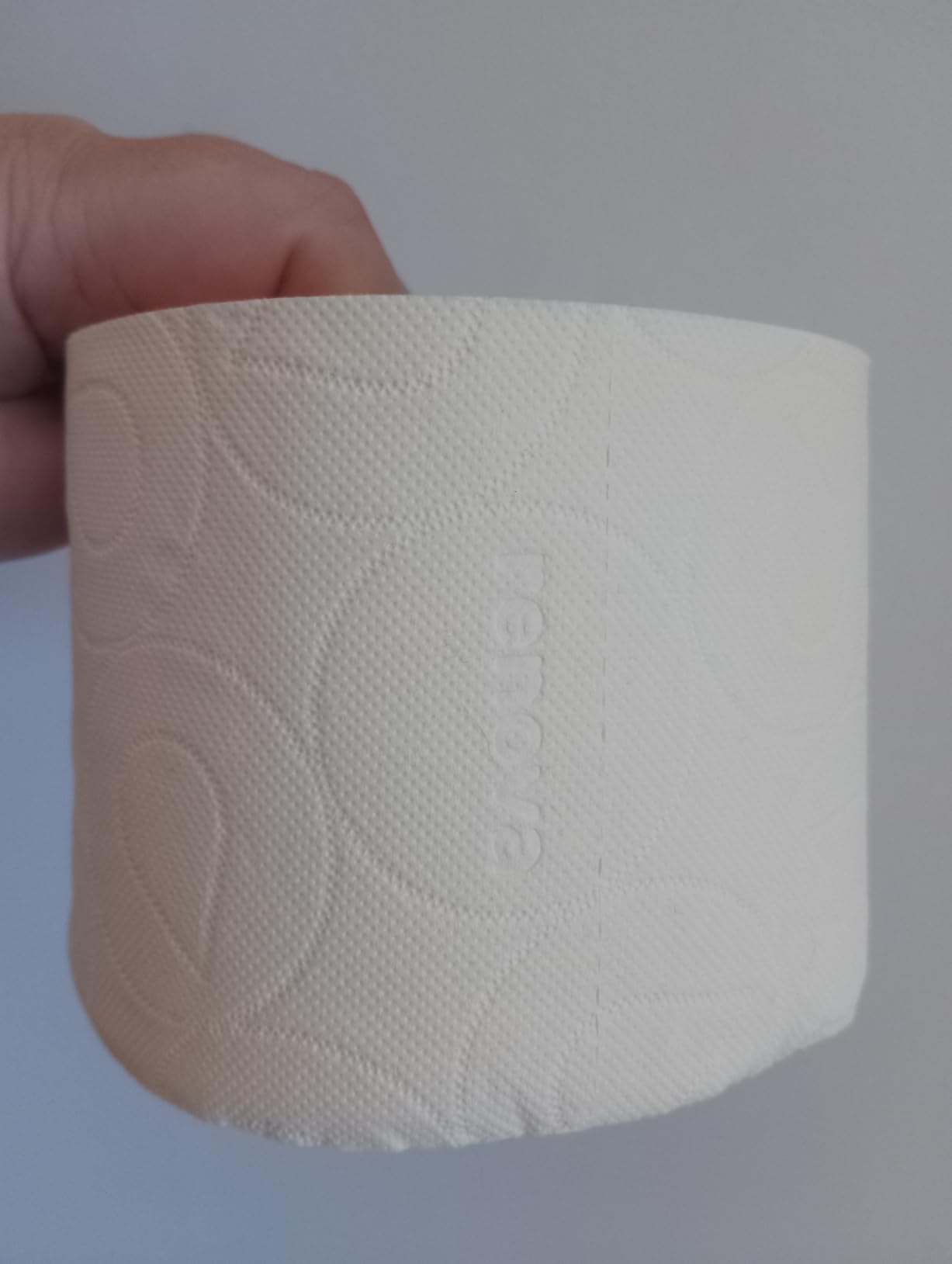 Renova Toilet Paper Toilettenpapier 4 lagig Creme parfümiert 12 Rollen